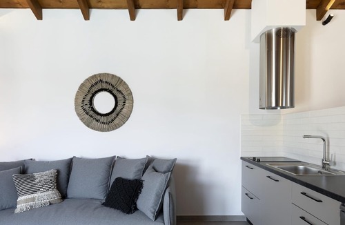 Sourpi House | Lichnos Luxury Studio