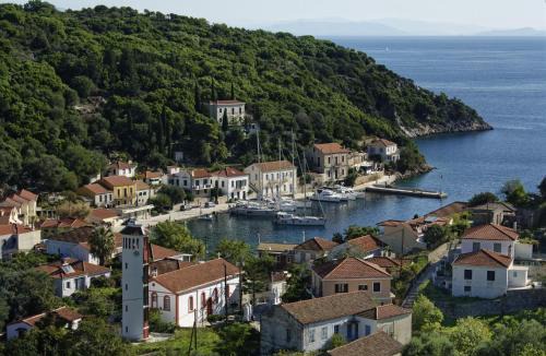 Kioni Apartment | Likoudis Villas Suites,Traditional Ithacan Hospitality Above Kioni Harbot