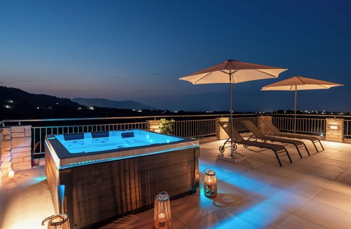 Georgioupolis Villa | Lithus Retreat with Jacuzzi & 360° Views