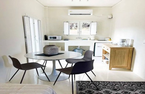 Exo Gonia Villa | Lovely Santorini Villa | Altura Residence | 1 Bedroom | Outdoor Hot tub &.