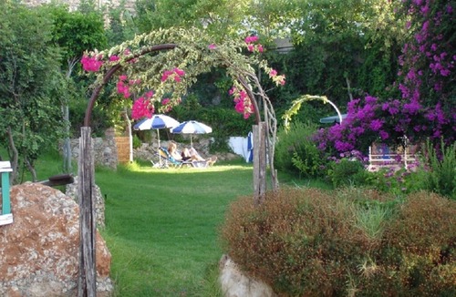 Hersonissos Centre Apartment | Lovely Studio with shared pool & Beautiful Garden