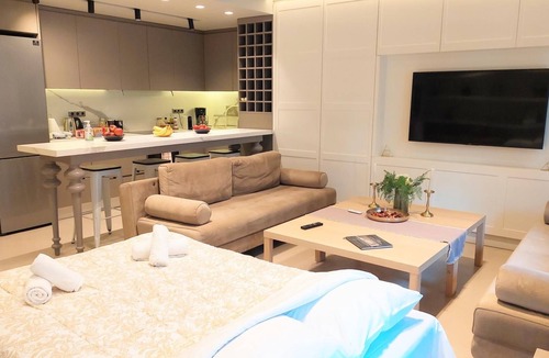 Thissio Apartment | Luxurious Apartment in Acropolis