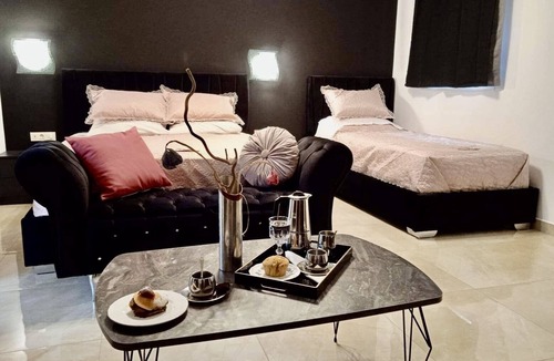 Aria House | Luxury Suites