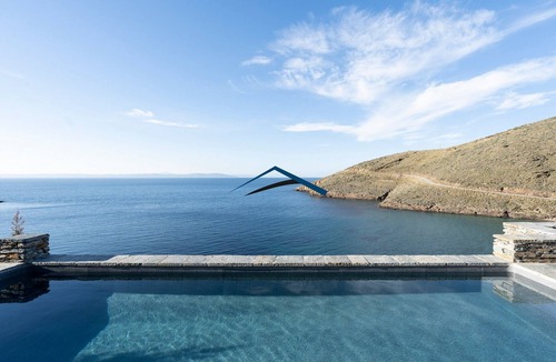 Kea Villa | Luxury villa Thalassa with a swimming pool very close to the beach of Xyla.