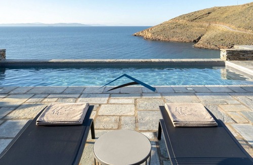 Kea Villa | Luxury villa Thalassa with a swimming pool very close to the beach of Xyla.