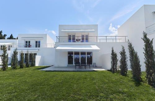 Kriopigi Villa | Luxury Villas with Private Pool & Garden in Halkidiki