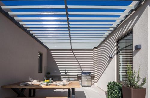 Houdetsi Villa | Lynx Villa - Sculpted in Light & Nature by etouri