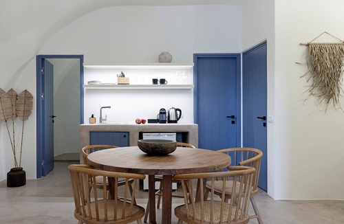 Messaria Apartment | Magnificent Santorini Suite | Hemera Suite | Private Hot Tub | Spacious.