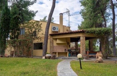 Sane House | Magnolia Villa with Shared Pool, Sani #FeelsLikeHome
