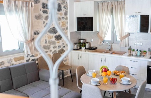 Pigi House | Marilena natural stone house
