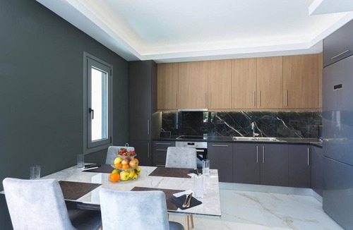 Kardamyli Apartment | Marina A1 Apartment with Jacuzzi, Sea View, Wi-Fi and Air Conditioning