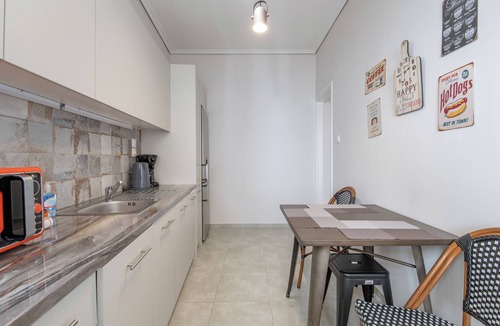 Piraeus Apartment | Marina Zeas Hidden Gem