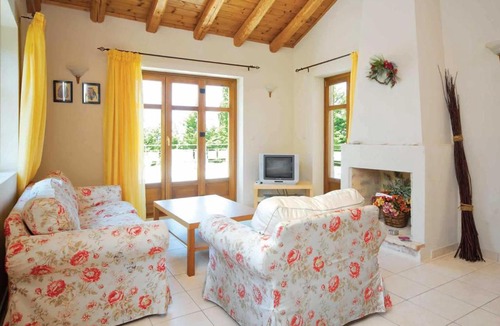 Antipata Villa | Markantonata Villa Sleeps 4 Air Con WiFi