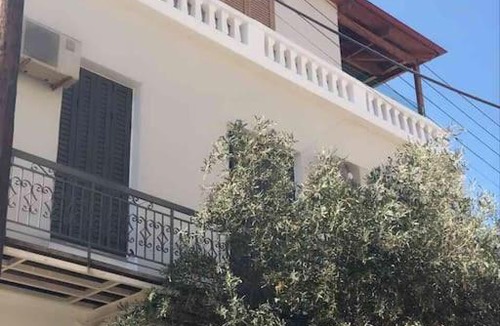 Agios Nikolaos Town House | Marys Central Beachside Mansion