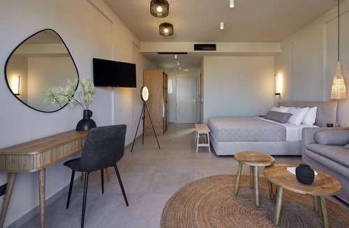 Pyrgos Hotel | Mayu Suites