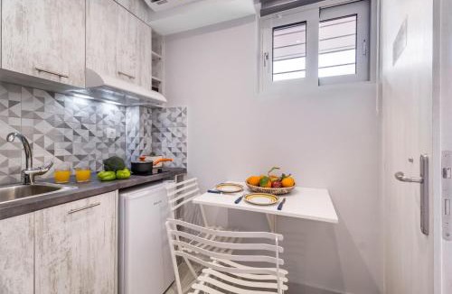 Perigiali Apartment | Mella Roa - Teal studio