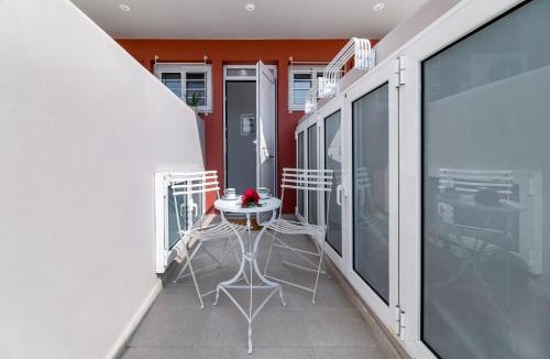Perigiali Apartment | Mella Roa - Teal studio