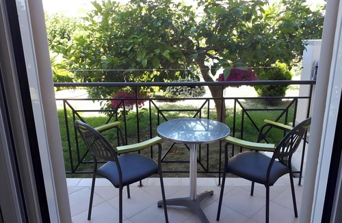 Kavos Apartment | Metaxa One-Bedroom 8 Apartment with Shared Pool, Wi-Fi, and Air Conditioning