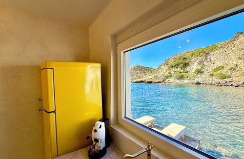 Milos Apartment | Milos Boathouse-Only one in Milos with sea view on both sides & stunning sunset