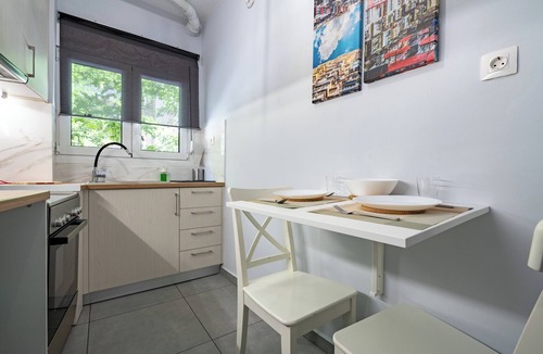 Petralona Apartment | Minimal Frame by ΜΡS