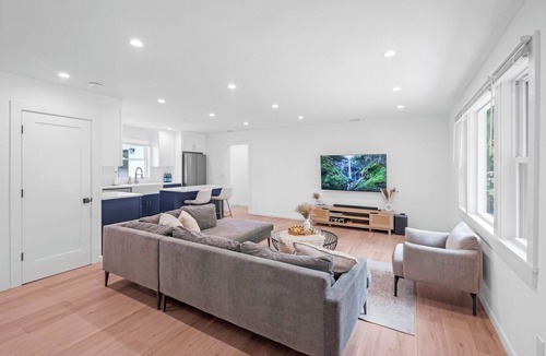 Village of Southampton House | Minutes from the beach, brand new 4 bedroom