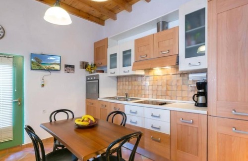 Piskokefalon House | mit Blick auf das Wasser by Interhome