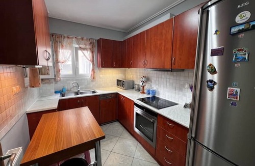 Khalkis Apartment | Modern 2BR Apartment Private Parking Sleeps 6