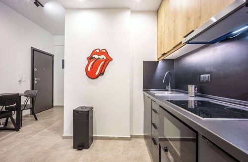 Neapoli Apartment | Modern 2BR in Exarchia | Ensuite Baths & Workspace