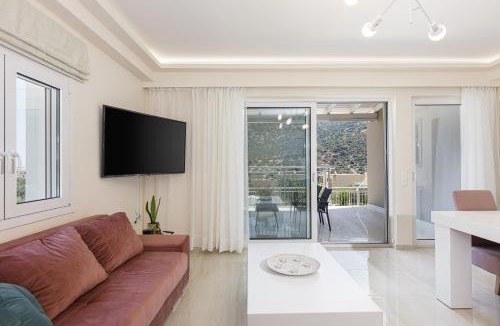 Vlichada Villa | Modern family villa Basilicata Salmostro in Bali w/Pool & BBQ Area