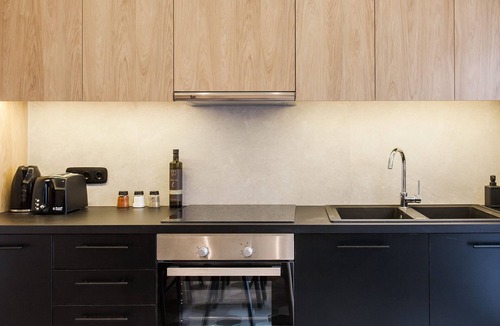 Pangrati Apartment | Modern Minimalist 3BD Apartment in Hilton District