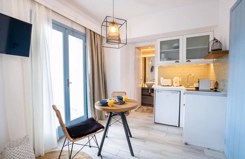 Aperio Apartment | Modern Sea-View Suite with Private Balcony – Yploui Suites Karpathos