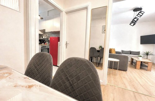 Kypseli Apartment | Modern Semi-Basement Αpt - Vibrant Kypseli by ΜΡS