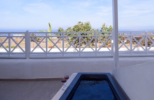 Oia Apartment | Muses Cycladic Suites - Two-Bedroom Apartment Partial Sea view&Seasonal Hot Tub