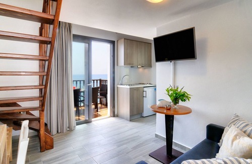 Myrtos Apartment | Myrtos Mare Suite mit Meerblick by Interhome