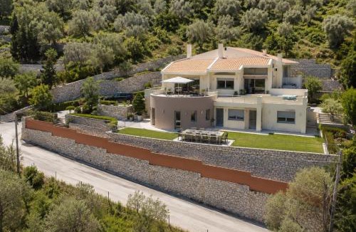 Ano Chalikas Villa | Mytilene Luxury Villa Garden Level