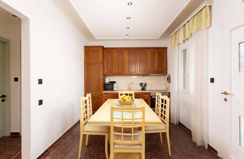 Kavos Apartment | Nafsika Family House - Sea View Getaway in Corfu