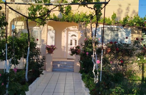 Perama House | Natasha’s home