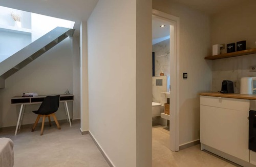 Kalamata Marina Apartment | Neilise - Modern Retreat in Central Kalamata