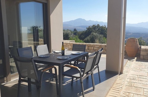 Monopari Villa | Nelia Villa Breathtaking Seaview, By Hellocrete