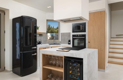 Apokoronas Villa | New-build Villa Riza Chania private pool and Roofgarden with jacuzzi