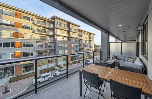 Booktown Condo | Newer Sidney Condo - 2 Blocks to the Ocean