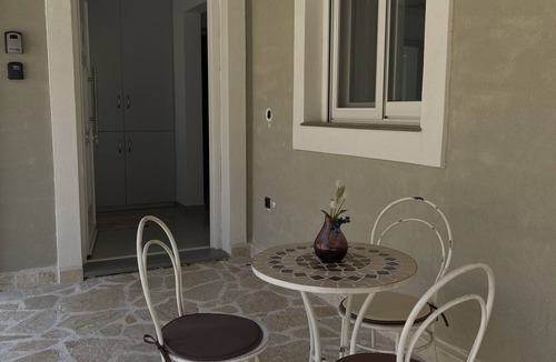 Petaleia House | Nina Apartment with Wi-Fi and Air Conditioning for Holidays