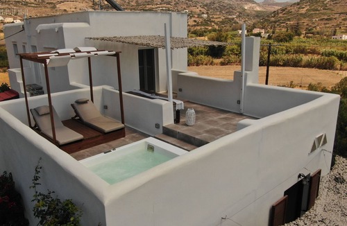Glinado Apartment | NINEMiA NAXOS WITH JACCUZI AND POOL
