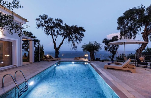 Benitses Villa | Nisos Villa Blue -Beachfront & Pool