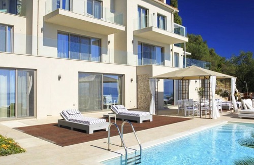 Katavolos Villa | Nissaki View - Eight Bedroom Villa, Sleeps 16
