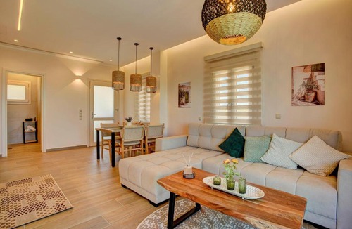 Nifida Apartment | Nyfida's four waves