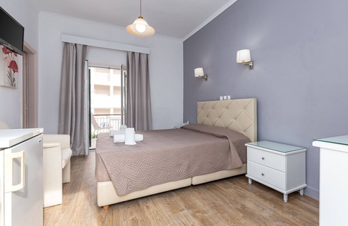 Perama Hotel | Oasis Hotel