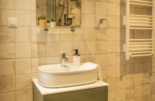 Lagkadas House | Offers family rooms with private bathrooms, air-conditioning and free WiFi.