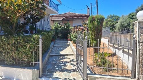 Killini House | Olga's Sea & Port View House