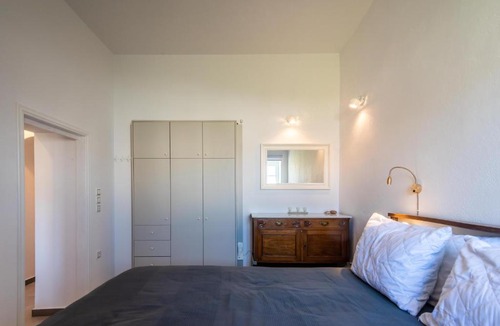 Adamas House | Olive in Blue